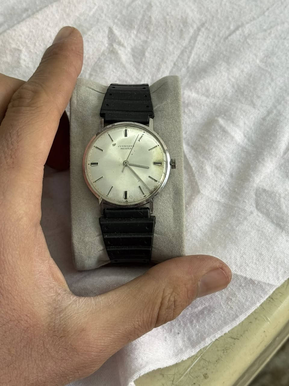 مجموعة ساعات للبيع
سويسري تكويك
عدد 28 قطعة 
كلهم شغالين 
نظافة تامة 
الاسعار مختلفة 
يوجد توصيل لجميع المحافظات 
***********
