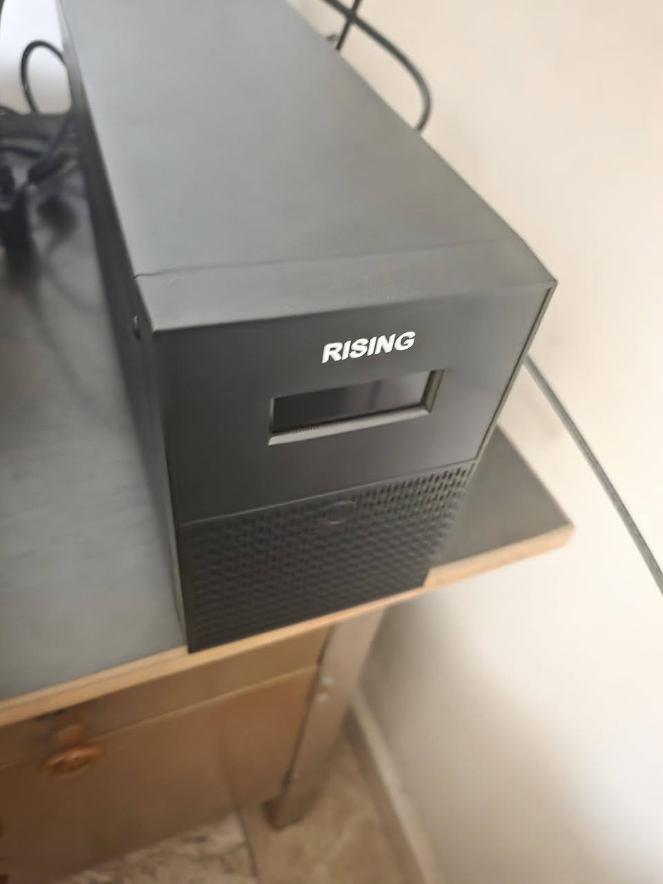 السلام عليكم
جديد حرفيا مستعمل فقط عدة ساعات
🔋 UPS RISING 2000VA – حماية وطاقة احتياطية قوية 🔋
⚡ القدرة: 2000VA
🖥️ شاشة رقمية LCD لعرض حالة الجهاز
🔌 تنظيم أوتوماتيكي للفولتية AVR (يثبت الكهرباء عند التذبذب)
⚡ حماية من ارتفاع وانخفاض الفولتية
🛡️ حماية من الحمل الزائد Overload Protection
🔄 إعادة تشغيل تلقائي عند رجوع الكهرباء
❄️ تصميم بتهوية جيدة للتبريد
🔋 بطارية داخلية احتياطية عند انقطاع الكهرباء
🔇 عمل هادئ ومناسب للاستخدام المنزلي والمكتبي
مناسب لـ: ✅ الكمبيوترات والأجهزة المكتبية
✅ أجهزة الألعاب PS5 / Xbox
✅ الشاشات والراوترات وأنظمة المراقبة
✅ حماية الأجهزة الحساسة من تقلب الكهرباء
⭐ RISING 2000VA – استقرار وحماية لجهازك
للتواصل : ***********
السعر : 90 الف
