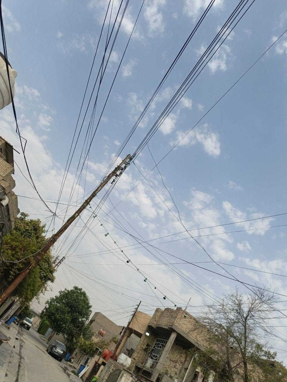 السلام عليكم بيت البيع مساحته 120متر شطر واجهة 6ونص يحتوي على بناء طابق ونص بيت حلو مرتب شارع الضغط فرع أبو قيس بل ركن محطة مي البركه قريب على سريع علوه مي كهرباء تبليط منطقة سكنية حلوه بيت رقم هاتف ***********بي واتساب
