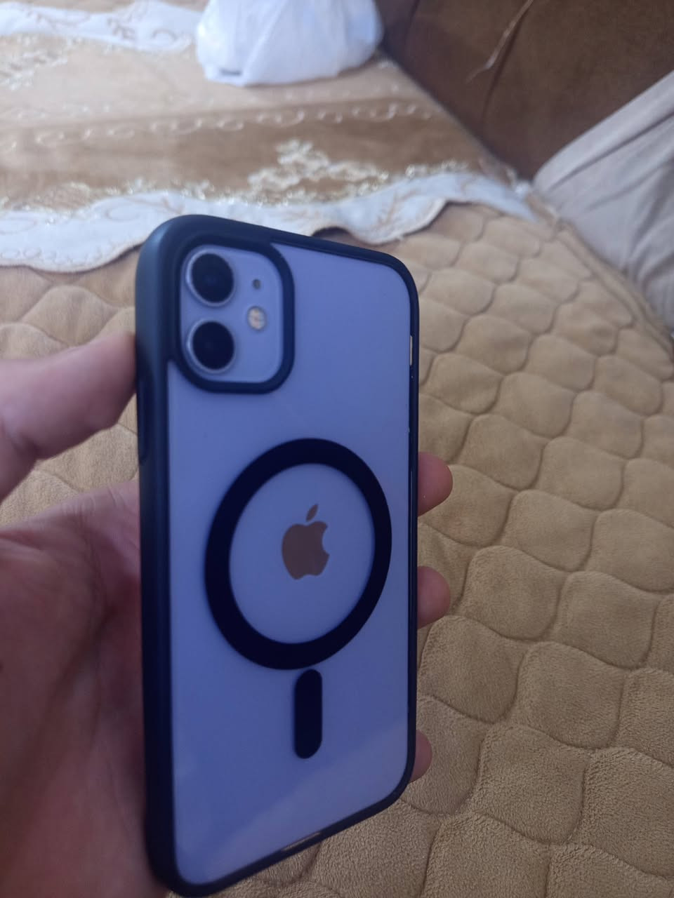 ايفون 11 عادي كامرتين مستبدل بطاريه فقط تقره 100 بطاريه اصليه صرف طبيعي جدا ذاكره 128 نموذج  m شرق اوسط السعر 250 وبي مجال جدا بسيط  *********** متواجد واتساب فقط
