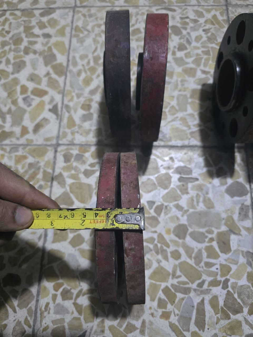 للبيع سبيسر  يرهم جميع السيارات  قياساته واضحه بل صور حديد لاعواج ولاتصليح ولافطر شرط .
كربلاء ***********
***********  سعره   ٢٠٠ الف
