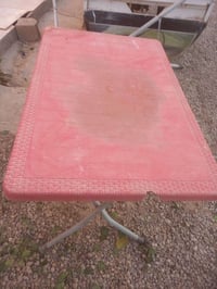 ميز للبيع • طاولة • ديكور