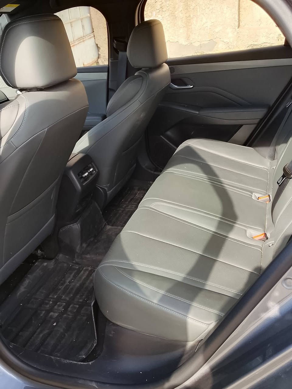 السلام عليكم بي وأيدي موديل 25 خليجي زيرو بعدها السياره بل عافيه على الياخذها فول مواصفات عده الفتحه كشنات جلد تدفئه تبريد دخول ذكي 3 انضمه قياده حساسات أمامي خلفي جام  أوتوماتيكي ،شغيل كرت السياره فول لخير رقم 🚦بغداد السياره تحويل ثاني يوم مكان السياره بغداد السعر 18 وربع    مليون وبيهه مجال قليل رقم صاحب السياره ***********
واستاب موجود أهلن وسهلن بيكم ❣️❣️🚦 ***********
