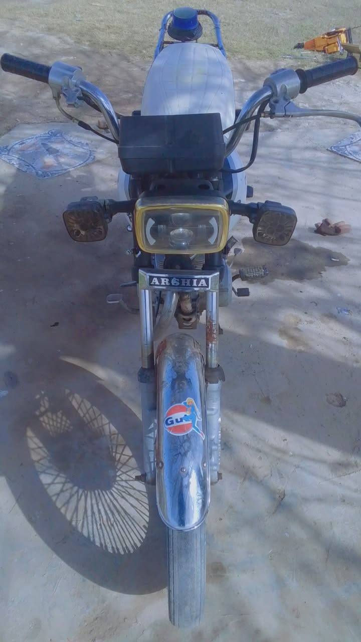 السلام عليكم اخون دراجه. ايراني 4 كير
نضافه كدام عينك اخي.  كهرباأيات كلها شغاله.  مكينه شرط نشاط فول . تخم تاير جديد   السعر 300 وبيها مجال.   للستفسار  ***********  وتساب مفتوح.
