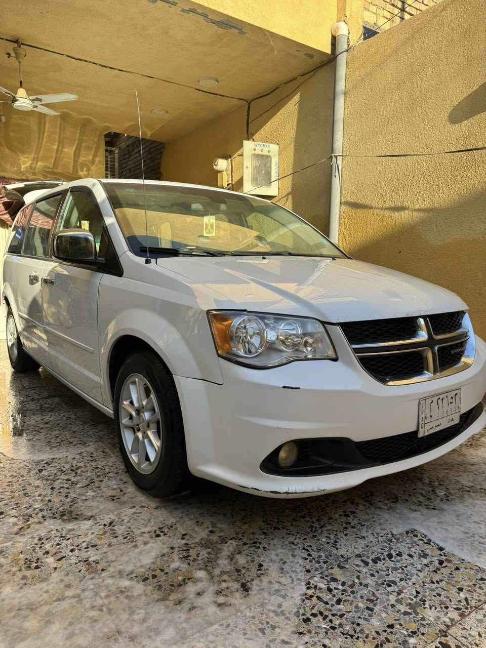 السلام عليكم دوج كرفان 2014 رقم بغداد مشروع وطني باسمي تحويل ثاني يوم السياره حادثها جاملغ وبنيد وبيها طخه موضحه بالصور تبريد جديد 3قطع سياره خير من الله  جاهزه حداديه نص عمر الشراي يتصل ويدلل سعرها 130وبيها مجال قليل *********** مكلف بالنشر مايعجبك المنشور لاتعلق لاتكسر بحلال العالم.
