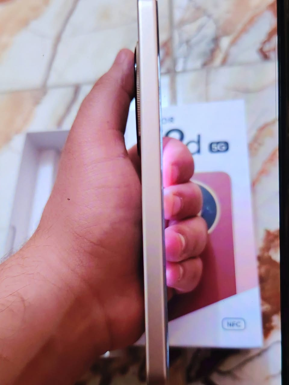هونر x9d جديد استعمال قليل تقريبا شهر جهاز نضيف زلغ مابي ذاكره 256 عشوائية 12+12 بطارية عملاقه 8300 الجهاز سعره 425 وبي مجال مكاني الدوره *********** وتساب
