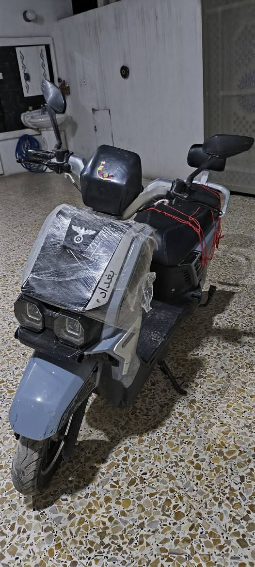 السلام عليكم اخوان للبيع موطور شحن بعده جديد صارلي تقريبا شهر من طلعته من الجمعيه بطاريات ع فحص تفحص يالله تاخذ اخوان الدراجه جديده بمعنى الكلمه 
السعر 650وبي مجال بسيط حك الجيه 
الرقم:***********
او راسلني خاص 🫡

