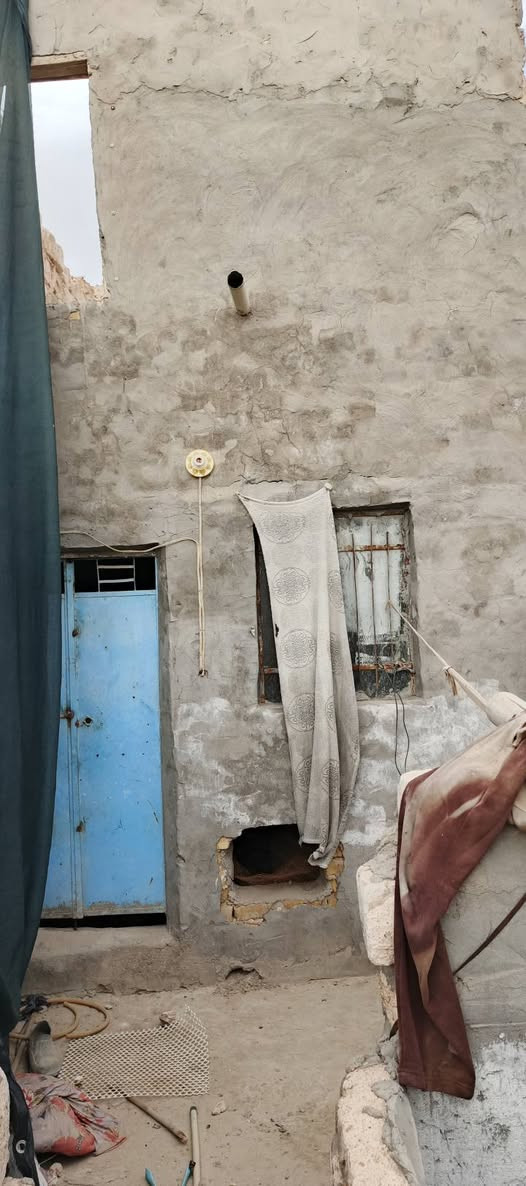 بيت البيع حي ثورة مرقم بلديه ١٣ وبي مجال قليل ***********
