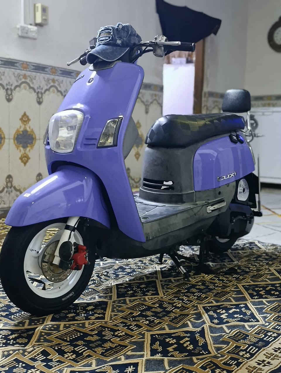 السلام عليكم الدراجه لبيع الدراجه  مال حاويه ختم واحد  السعر ٩٠٠ وبيه مجال العنوان نجف حي المهندسين  الرقم ***********
