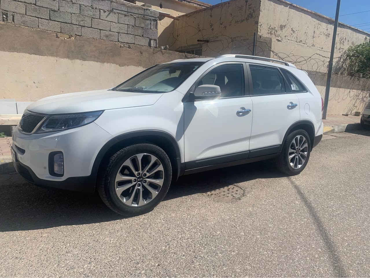 سورنتو
خليجي 2014
محرك 4 دوش
ماشية 124 الف
مكينه مبدل طابوك ستندر

المواصفات…
تشغيل بصمة
تحكم ستيرن فول
جامات كهربائي
تبريت 3 قطع
كشن سايق كهربائي
بردات بلاد
بك لايت LED
السياره بأسمي
رقم سليمانية
مكاني ديالى خانقين
السياره بيها بابين صبغ جهه السايق
السعر 160

*********** Singapore
