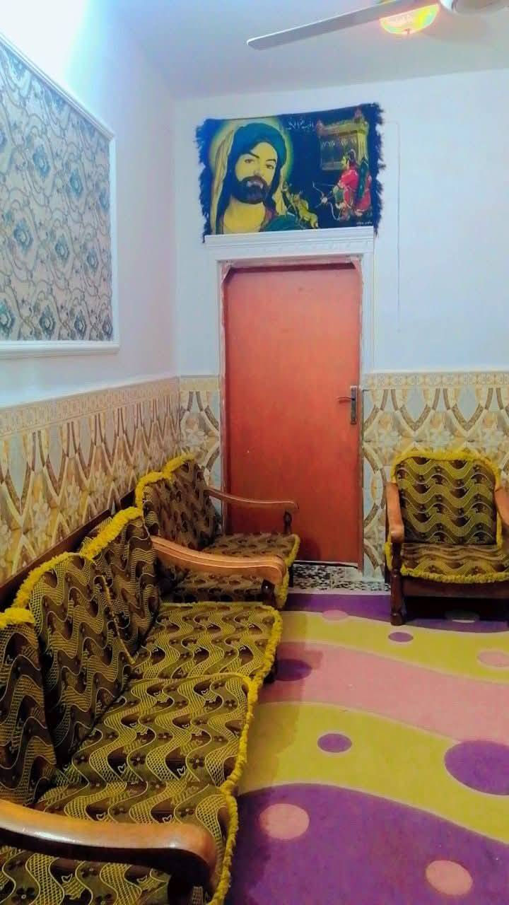 السلام عليكم بيت بل نداء  80 متر عكاده بناء بلوك بيت نضيف ساكن بي خريطه كامله استقبال صاله مطبخ غرفه تخاريج بيت بسمي نضيف ومكانه حلو بل ٥٩ رابع قطعه عن شارع ٦٠ الترابي  شراي  تعال شوفه ما ابيع بياع شره  معه كل احترامي الهم ***********
