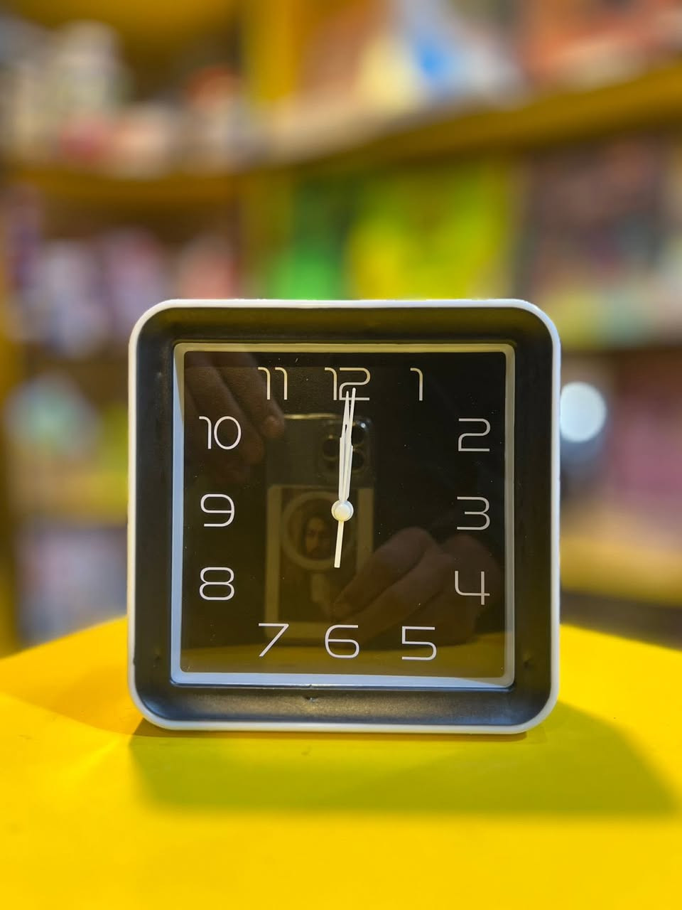 ⸻

⏰✨ ساعة أم المنبّه… صوت الأصالة في كل صباح ✨⏰

ابدأ يومك على نغمة الزمن الجميل
ساعة أم المنبّه تجمع بين الشكل الكلاسيكي والدقّة العالية، قطعة أنيقة تزيّن المكان قبل ما تنبّهك للوقت.

🕰️ تصميم أنتيك كلاسيكي
🔔 رنين واضح وقوي
🏺 مناسبة للبيت، المكتب، والمكتبة

قطعة تحبّها العين ويعتمد عليها الوقت.

📍 متوفرة الآن في مكتبة الولاية
📍 كوت – حي جهاد – نهاية شارع بيت صبر
📞 ***********

⏰ مكتبة الولاية… لأن الوقت له قيمة ✨
