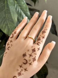 نقش حنه • اسود احمر بني • مجمع B8