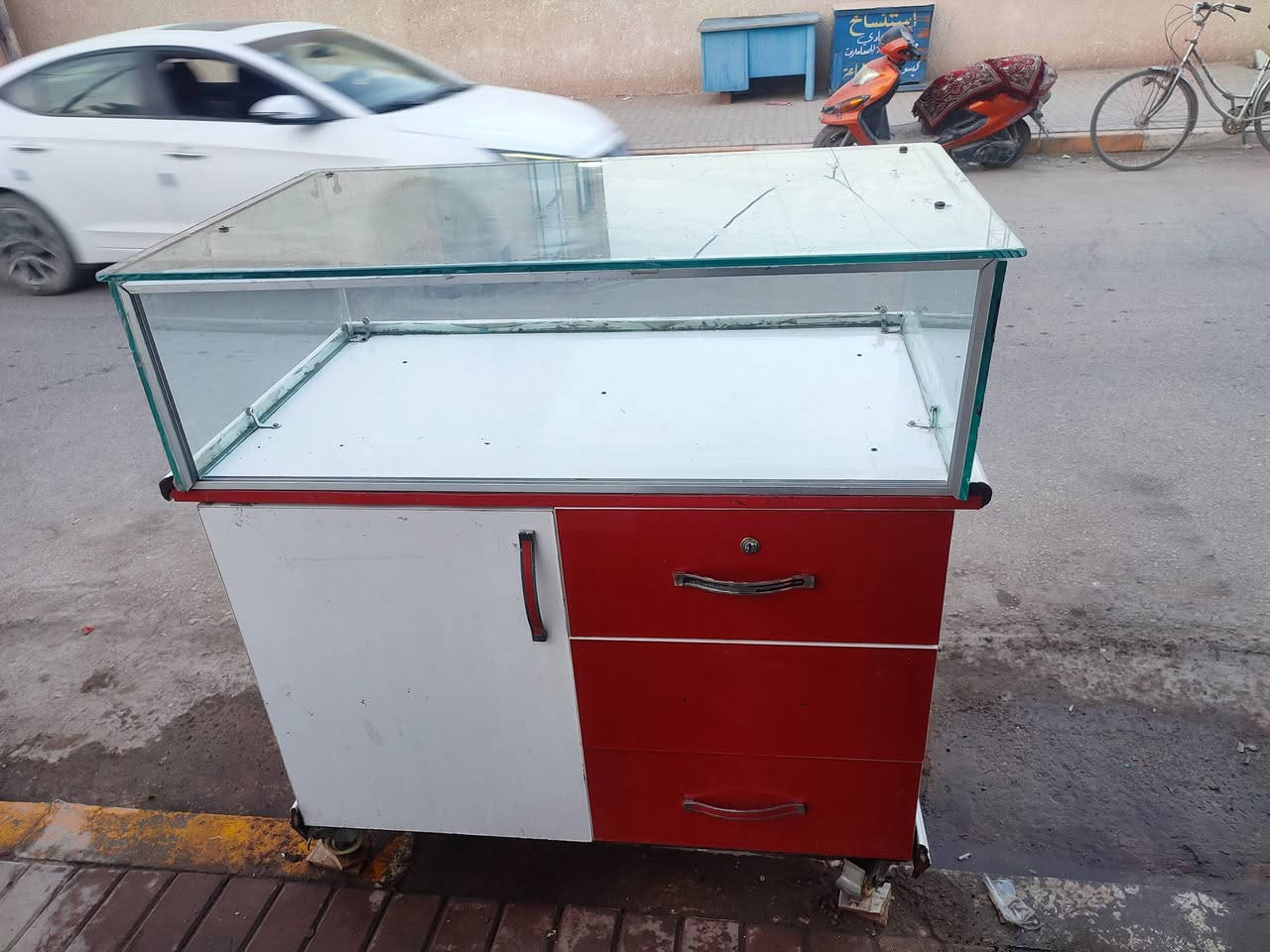 معرض للبيع السعر 100 الف الاتصال على الرقم 
*********** بي واتساب
