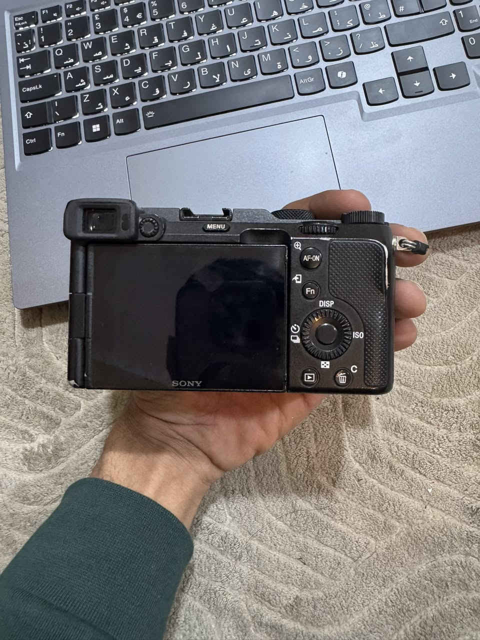 سوني a7c الكامرة كلش نضيفة وجديدة ملحقات كارتونه وبطارية شترها 35 k
فقط بدي السعر مليون و١٥٠ الف وبيها مجال 
مكانها بغداد او صويرة 
***********
