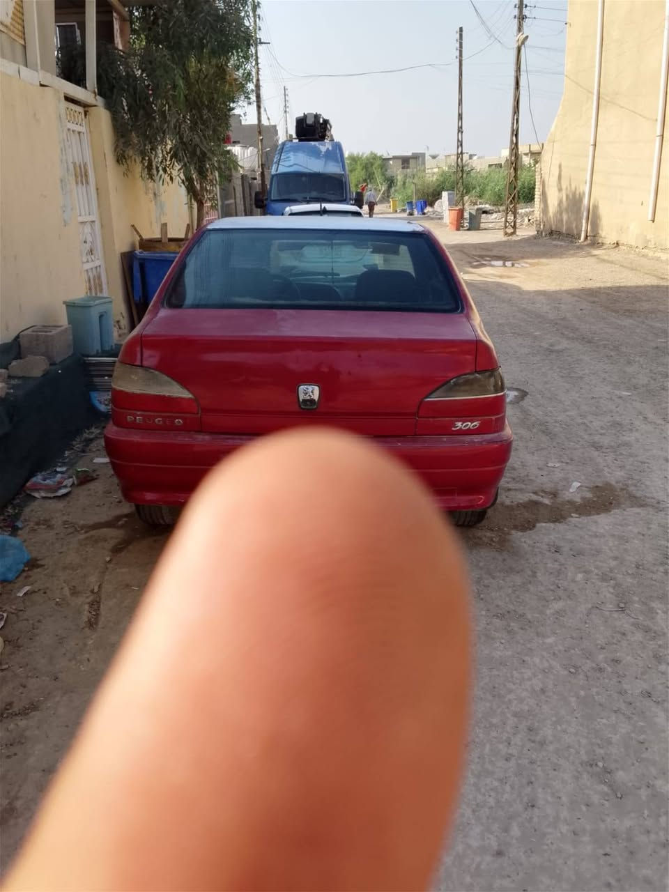 سلام عليكم بيجو 306 للبيع سيارة نكره سلف مكينه وكير مال حاويه سيارة بيه كازكيت خفيف تخم تاير كهربائيات شغاله بدون تجطيل اتكفل سرقه وعشائر راعيهه رقمه ضاع مني الله شاهد ترايهه 200 سعرهه 18 وبيهه مجال رقم *********** مكاني مشروع الوحده قرب بسمايه
