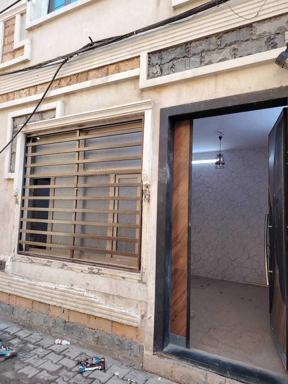 سلام عليكم دار للبيع مساحه 45 م الواجهة 5النزال 9 سند 25 الموقع سبع ابكار قرب سريع محمد القاسم يحتوي الدار ع غرفتين نوم و خدمات صاله و حولي عرض الشارع 4م للتواصل و الاستفسار ***********
