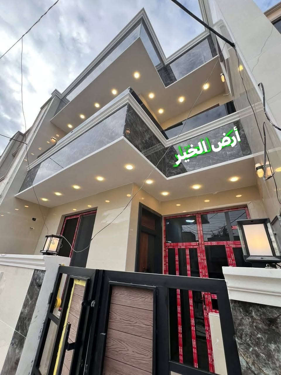 السلام عليكم
يعلن #مكتب_أرض_الخير 🏠

دار 115 م للبيع واجهة .6.50 مدخلين

يحتوي على 5 غرف نوم وصحيات عدد3

+ شلال داخليبناء حديث درجة اولى 2025

حي الجهاد ديوان المخابرات خلف 60 موقع مميز

للأستفسار *********** ☎️ بي واتساب
