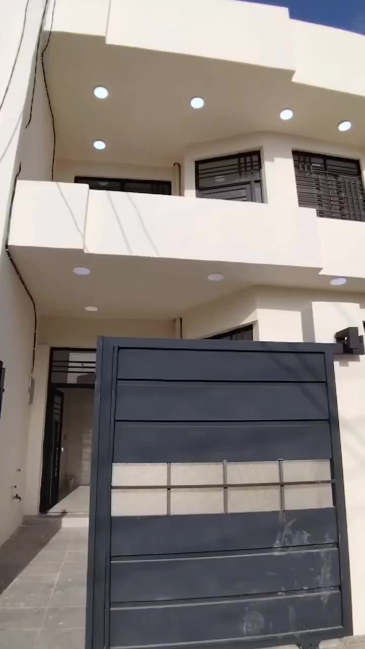 السلام عليكم مشتمل دوانم المعمل نهاية شارع سياج المعمل نظام طابقين معزولات مؤجر حاليا ب ٤٧٥ الف المساحة 120 متر  4 غرف 
***********
