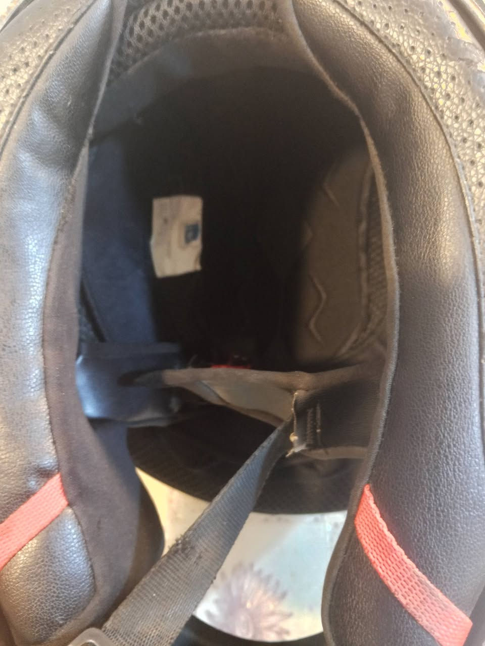 سلام عليكم خوذة اصلية ماركة سعرها 25الف مكاني بغداد حي الجامعة رقم ***********بي واتساب
