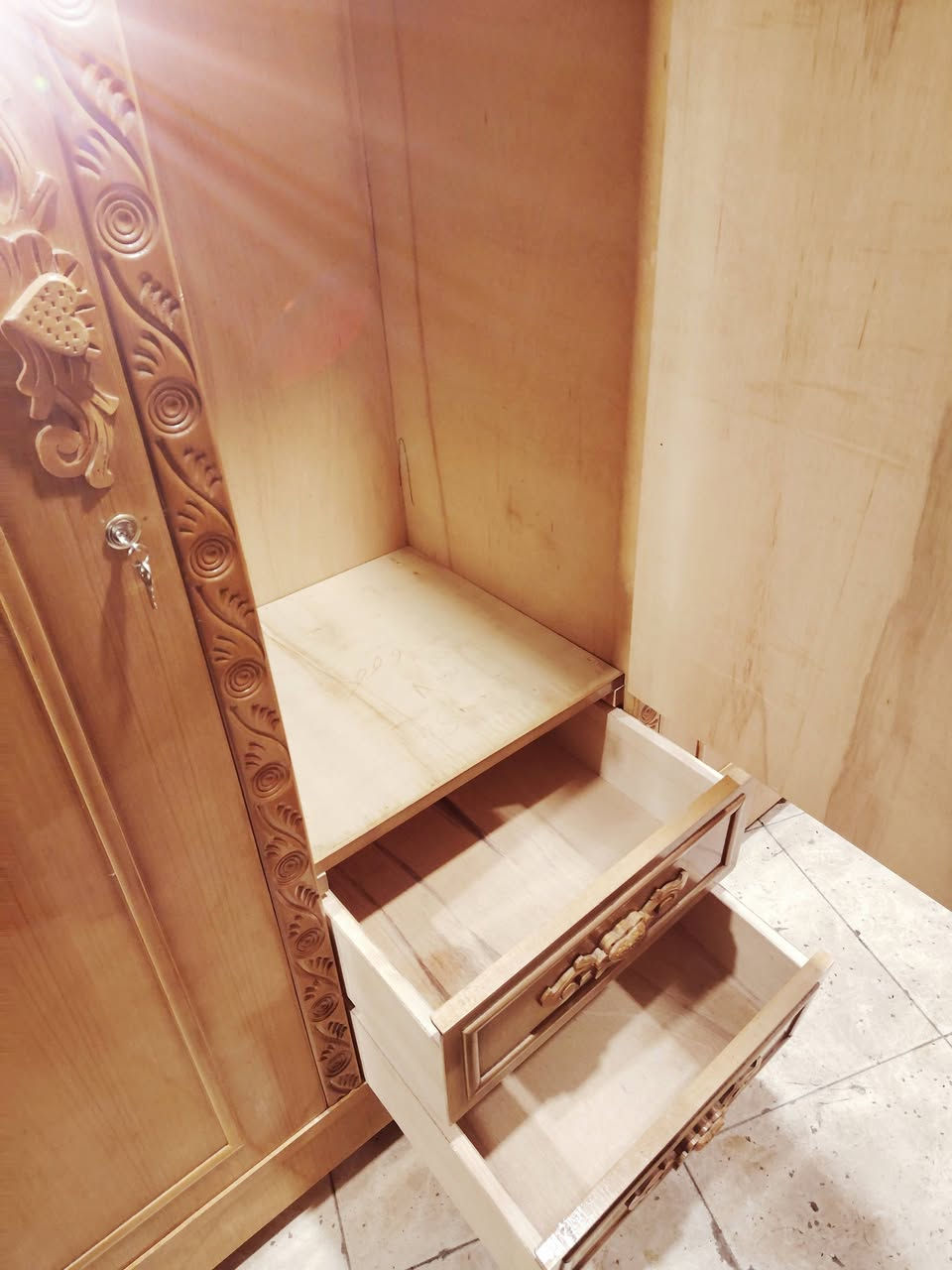 السلام عليكم✋ للمعلومه شغل توصي ثقيل مو سوكي 
كنتور 3 أبواب شغل درجه اولى توصي 5ملم نقش زان فصال مو سوكي🎟️ السعر عرض خاص بس ٢٧٠ 
للاستفسار وتساب *********** مباشر ***********🎟️🇮🇶✅
ومستعدون لشراء الغرف النوم المستعمله و الكناتير 💯
