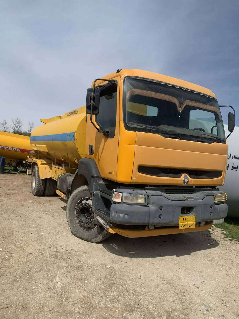 ڕینۆ مۆدێل 2000
کێڕ مەکینە بەشەرت
لە سەنەویا تەنکەرە

رینو تنکر مای
مودیل 2000
بسنویە تنکر
عینوان 
سلیمانی 
***********
