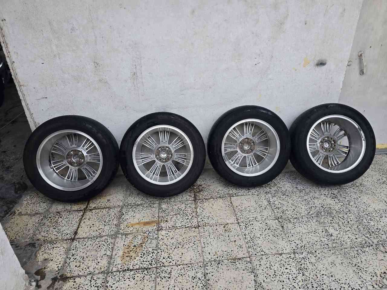 السلام عليكم للبيع تخم ويل مكسيكي حجم 18 بدون تصليح بي تخم تاير نكسن نضيف السعر، 850 دولار
***********
***********
بغداد الحريه ابو احمد
