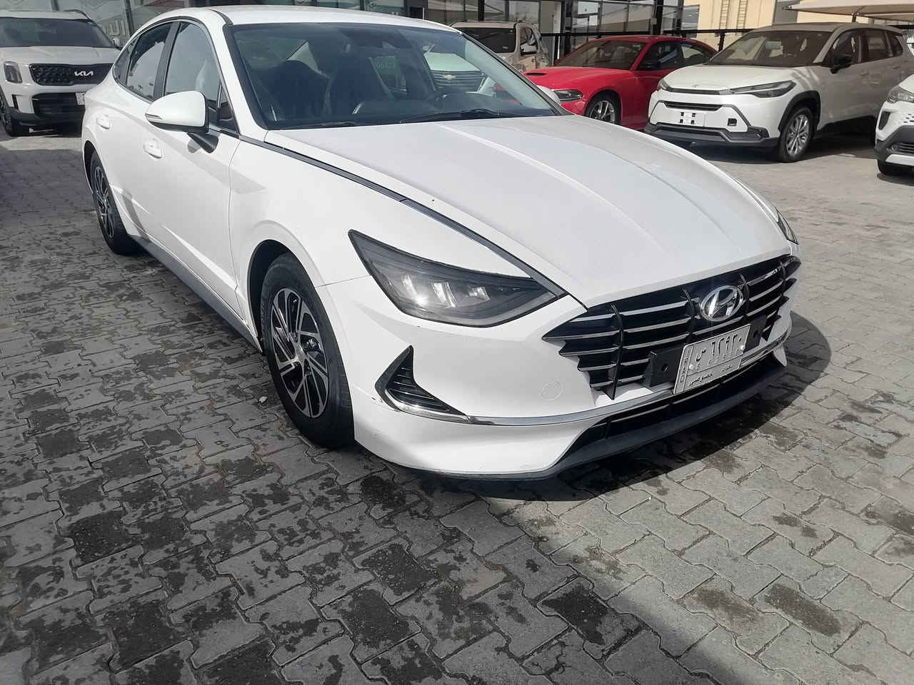 السلام عليكم سوناتا هايبرد 2021 وارد امريكي
محرك 2000

ماشية 89 ميل 
  

حادثه جاملغ وبنيد امبدلات نفس لون اب امريكه وصور امريكا بالمنشور.. بيها حاليا ربع باب السايق فقط.. بدون ايرباك السياره بدون دواخل. رقم بغداد بسمي 

مواصفات :::
تشغيل عن بعد

تحديد مسار 

رادارات مانع تصادم اماميه خلفيه 

اشارات بالمري 

تنبيه عند الاقتراب 

محدد سرعه  

هاندبريك كهربائي دكمه 

بصمة ابواب 

بصمة تشغيل

فول تحكم ستيرن 

شفتات ستيرن 

٤ وضعيات قيادة ( سمارت \ سبورت \ ايكو \ كوستم) 

قيادة ذاتية 

جامات امامية اوتو 

قطعتين تبريد 

تبريد مناخ منفصل 

كشنات مخمل بلادي 

انارة لد نهاري 

زنون بلادي

ماسحات الجامة الاماميه اوتو 
السعر 150  وبيها مجال بسيط 
……………

مكان سيارة كربلاء للاستفسار

***********
