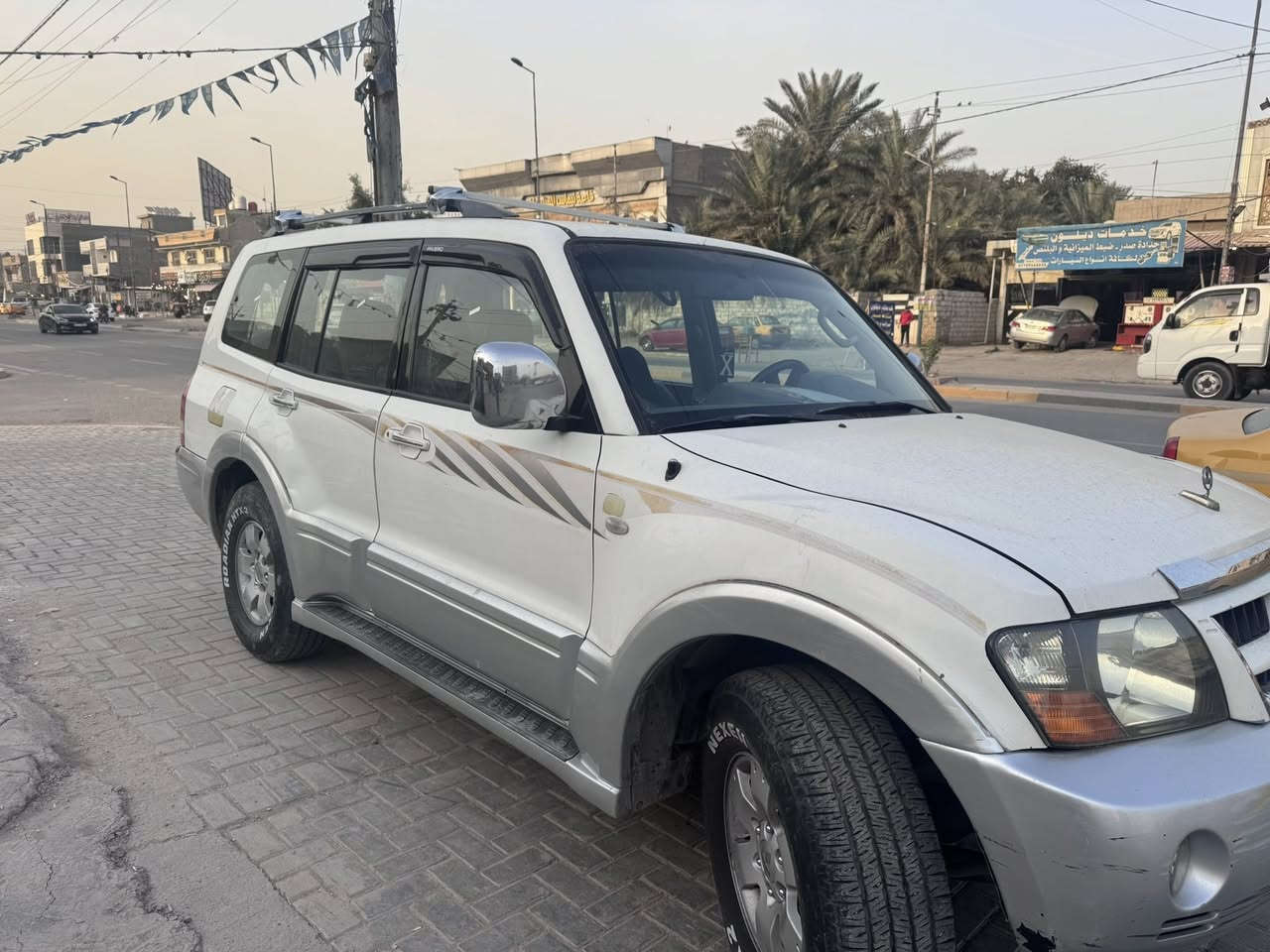 باجيرو ٢٠٠٧ بدون حادث خليجيه
مكينه ٣٥٠٠ السياره حلوه ونظيفه بدون صبغ كير ومكينه مكفولات صدر امامي خلفي جديد تخم تايرر جديد اصلي مري كهرباء السياره يرادلها بس بوليش غير هذه كلشي مينرادلها  السياره رقم بغداد رباعي بأسمي  

  قليل لتقارن سعرها ب لمهجومات سعرها ١٠٥ وبيها مجال مكاني بغداد الدوره شارع ستين
***********
