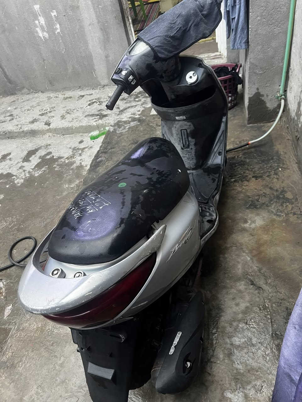 سلام عليكم دارجه بريز نوزل صارلهه 5 اشهر نزلتهه رمبه دراجه جديده بيهه بس لكفر لامامي مكسور من جوه من نزلتهه هوه بي هذا لكسر سعرهه 750 وبيهه مجال مكاني بغداد ***********
