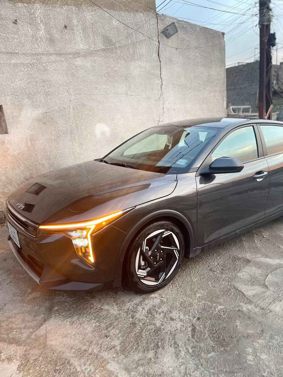 كيا EX K4  محرك 2000 وارد امريكي ماشية 14000حادثها موضح بالصور بدون دواخل 

مواصفات السيارة بصمة تشغيل عن بعد لد امامي خلفي 

ويل كب حجم 17 سايد بريك كهرباء شاحن لاسلكي مكان السيارة المشتل السعر 160 وبيها مجال 

رقم صاحب السيارة 
***********
