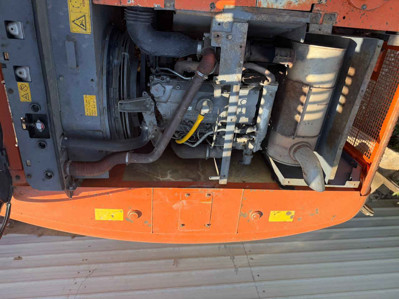 حفارة حجم 200 نضيفه حدادية جديدة كشر نضيف ومكفول من الصبغ نضيفه وجاهزة للعمل موديل 2010 
للاستفسار *********** أو واتساب
