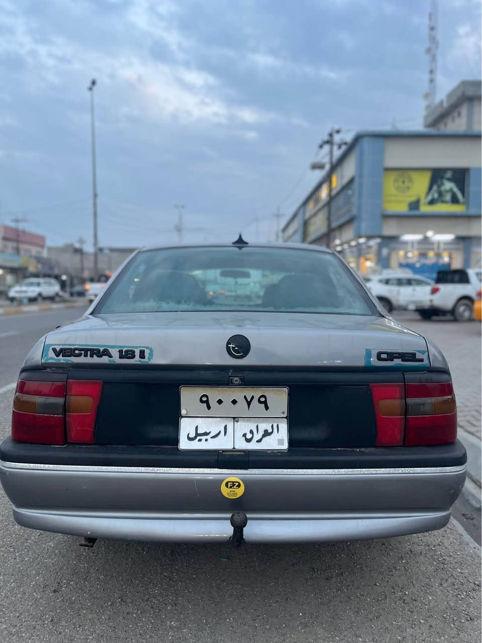 اوبل فكترا مةكينة ١٨ موديل ١٩٩١ گێر عادی
سەیارەکە جوان ماوەتەوە هیچ لێدراویکی نیە سەنەوی بەسەر چووە دەفتەر بەنزینی هەیە سعری ٣٨ وەرەقە و مەجالیکی کەم بەشەرتی تەحویل و غەرامە 

*********** 
*********** واتس ئەپ كركوك, العراق
