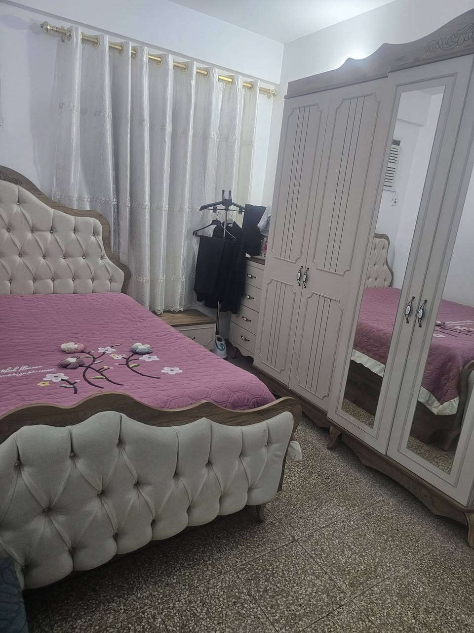 السلام عليكم..للبيع استعمال شهر لضيق المساحه .. المكان حله اشتريناهه ب٢ مليون و٤٠٠ قيم واخذ ملحقاته كنتور ٦باب..زاويه ٢ باب يعني العدد ٨ باب تركي درجه اولى ..جربايه مخزن..درور اربع مجرات..كوميدي عدد ٢..مرايه طويله..ميزتواليت..


**إذا كنت صاحب هذا الإعلان وتريد حذفه لأي سبب، رجاءا أرسل رسالة إلى الدعم الفني**