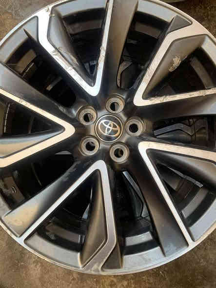 للبيع السعر ٢٠٠ مال كورلا ٢٢ حجم ١٨ واحد فقط مصلح 
***********
