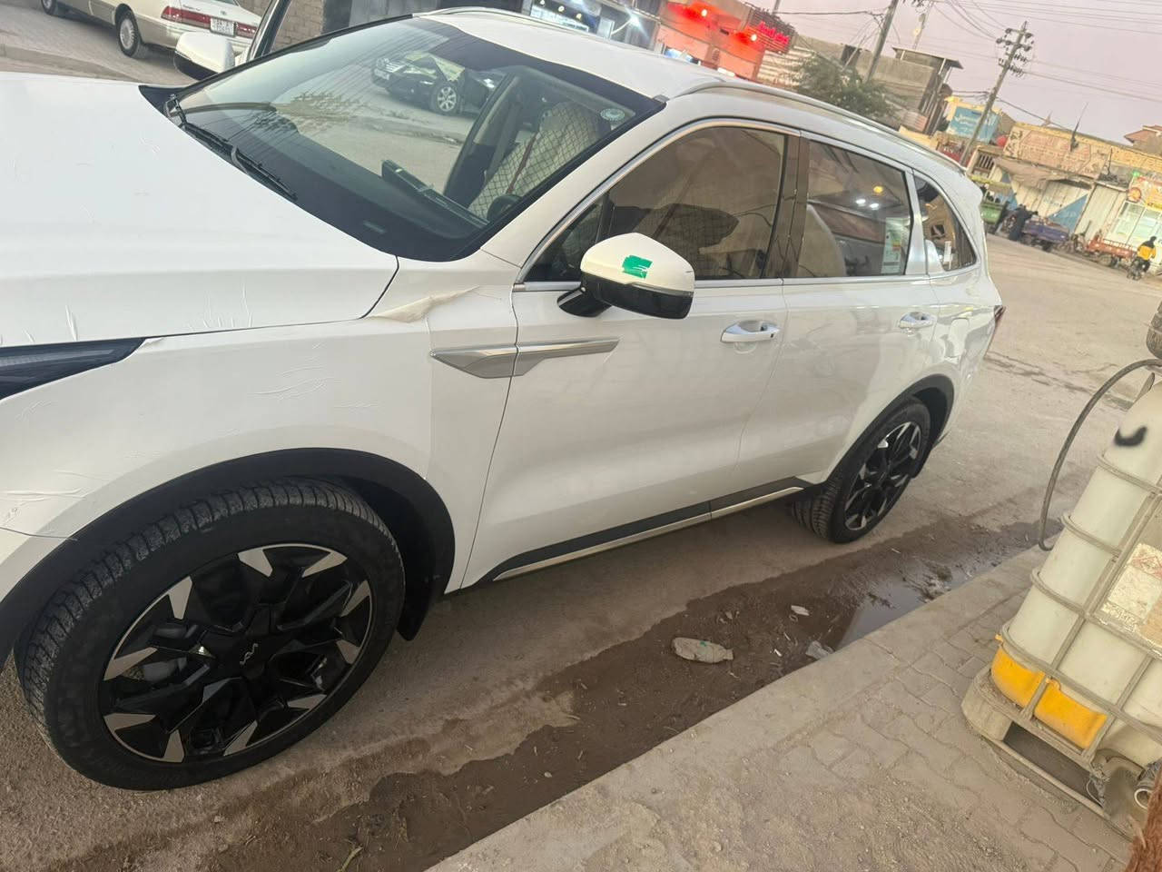 للبيع فقط سورنتو 2025 سياره كلشي جديده ماشيه 16 رقم اربيل مكان السياره البصره المدينه السعر 330 وبيه مجال حك جيه رقم ***********
