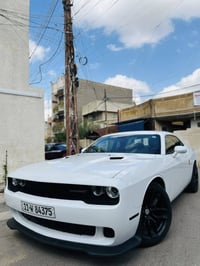 دوج جالنجر موديل 2013 السيارة داخلة كلين بدون حادث مكفوله من الضربه وا...