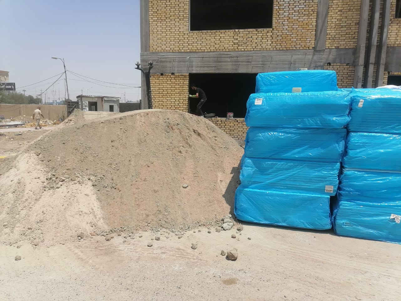 السلام عليكم اخواني 
مستعدون لعمل اسطح المنازل ب الاشتايكر شرط الفحص 
نعمل ب الاشتايكر السماوه حصرا 
خطوات العمل 
1  يتم تنضيف السطح تنظيفا جيدا 
2 يعطئ فلانكوت 
3  يعطئ زفت حار 
4 يغطئ ب الباد حسب الطلب  (اماراتي .عراقي)
5 يغطئ ب النايلون 
6 يضاف رمل او مزيج  حسب الطلب 
7 يتم تطبيك ب الاشتايكر حسب الطلب(ابو ٨٠ او ابو ٥٠)
8 تملئ الفواصل ب الماستك الحار 
يتم التواصل معنا عبر رقم الهاتف ***********
متواجد علئ الواتساب والتلكرام
