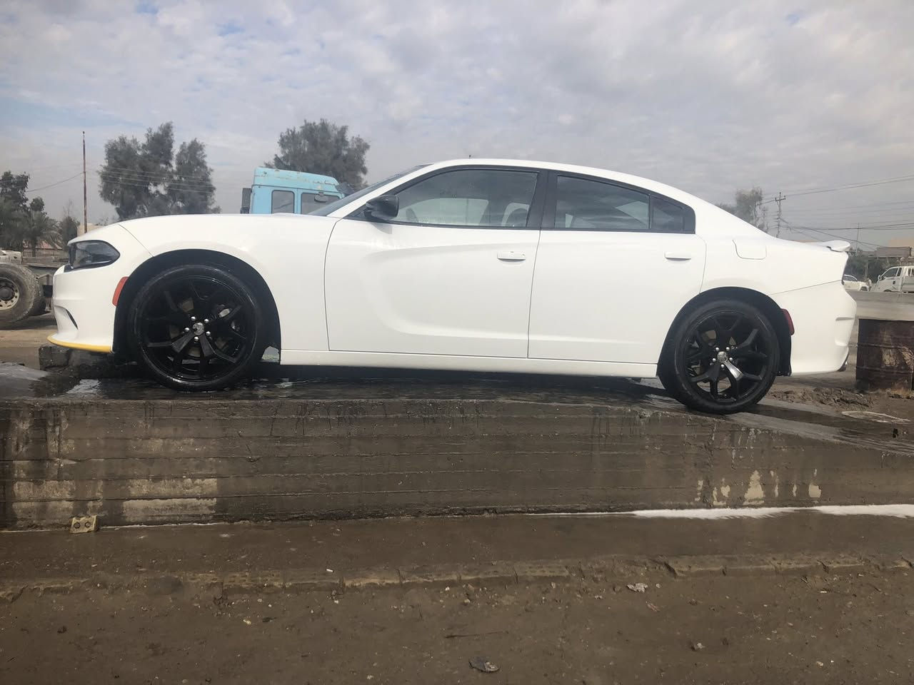 السلام عليكم سياره حلوه وخير من الله ونضيفه وستخدام شخصي سنويه بئسمي*********** رقم اربيل وارد كندي
