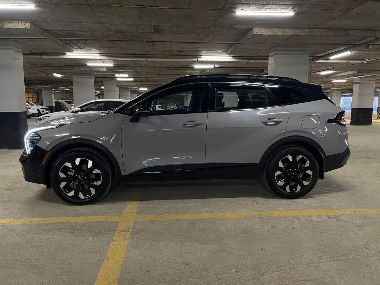 موديل 2024 فول ماشية 15 الف مايل
مواصفات
محرك 2500
بنوراما
اشاير مري
نقطة عمياء
شاشة متصلة
شاشة اعطال
كامرة دواره
4 وضعيات قيادة
لد نهاري
جنطة كهرباء
انارة ترحيب 
بيهة صبغ فقط باب 
+الجاملغ امبدل نفس الون
سعر 220 بيهة مجال بسيط
المكان بغداد زيونة
التواصل واتساب او اتصل 
*********** بغداد, العراق
