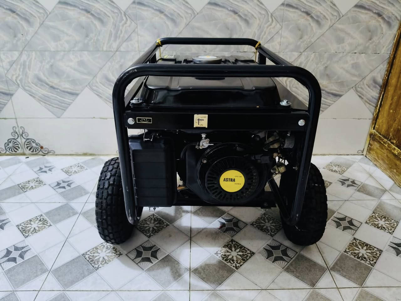 سلام عليكم مولده استرا كوريه الباب الاول بانزين.3ونص كيفي15امبير ملف نحاس . الحجم الكبير . مولده كلش نضيفه مشتغلا  سبوع بلاديه مداخله اي تصليح نكره بالتشغيل السعر225مكاني  بغداد الشعب ويوجد خدمه توصيل داخل بغداد لرقم الهاتف***********
