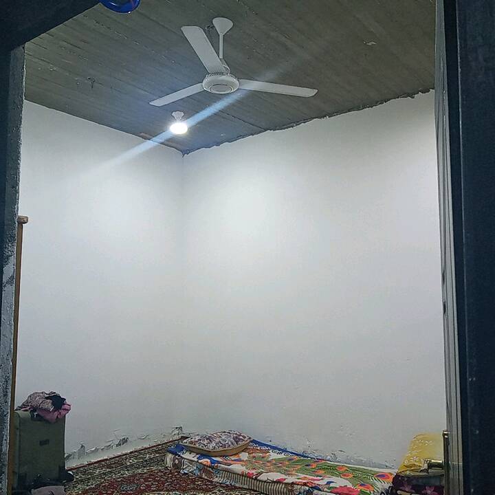 متاح بيت في الجزيره باب الهوى شارع كاظم تمرى شارع 7 للبيع مساحته 150متر يتكون من غرفة 2 
حمام 2
استقبال 
هول 
منور 
سطح مسقول كامل 
النواقص فقط صبغ جدران فقط  
سعره 74مليون اوقابل للتفاوض  اي استفسار اتصل على الأرقام التاليه +964 770 576 2904
***********
