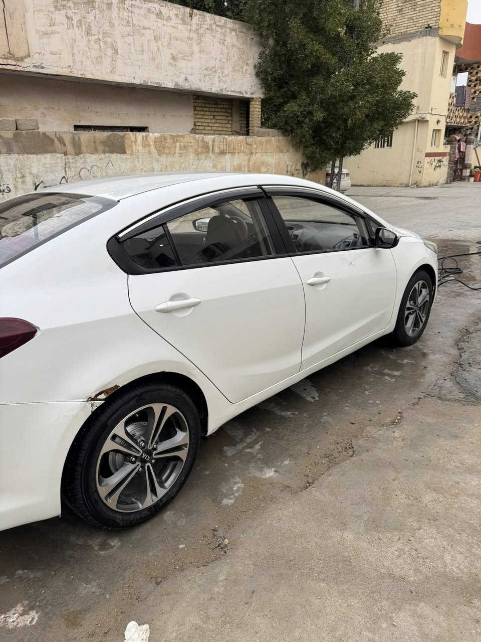 سيراتو 2018 خليجي بيها صبغ بس الدوسه والباقي موجود بارد  مكان واحد قليل السعر 128
***********
