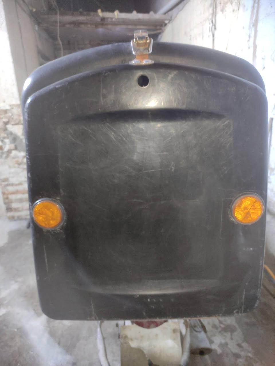 سلام عليكم ورحمه الله وبركاته صندوك للبيع السعر25الف مكاني بغداد نهايتة حي أور الرقم***********
