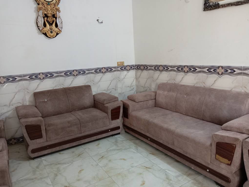 تخم تسكام مابي كسر او نازل مثل صورة ١٠ نفرات خمس قطع العنوان نجف استفسار خاص او اتصال *********** النجف, العراق
