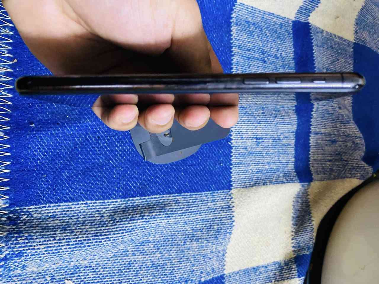 ايفون 11 برو ماكس نموذج M
💰 السعر: 250 ألف بي مجال بصيط   
💾 الذاكرة: 256
🔋 البطارية:93(أصلي بشطر 
✅ الجهاز شغال بالكامل
✅ تك سيم شغال طبيعي
✅ الكاميرات فول تصوير
✅ الصوت واضح
📱 الشاشة مستبدلة (ثلث خيارات)
ملاحظات:
⚠️ فيس آيدي واكف
📍 الموقع: موصل – ايمن 
📞 التواصل: خاص أو اتصال مباشر
        
                                                           ***********
