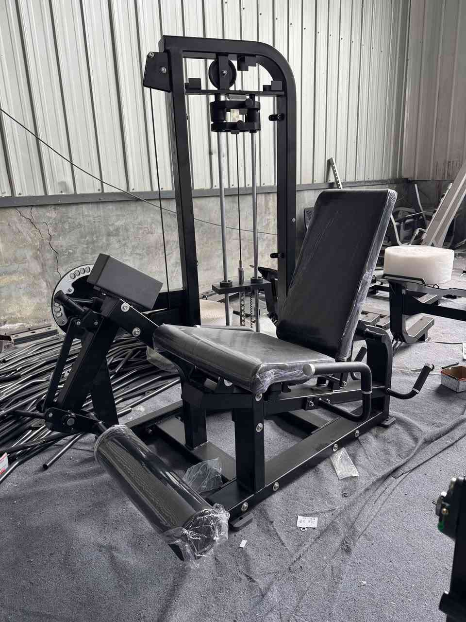 Seated Leg extension/ prone leg curl
Dual Function 
Cushion is PU+Foam
Whastapp:86 15153423995

#legextension
#legcurl
#gym
#fitness
#legtraining
#gymmachine


**إذا كنت صاحب هذا الإعلان وتريد حذفه لأي سبب، رجاءا أرسل رسالة إلى الدعم الفني**