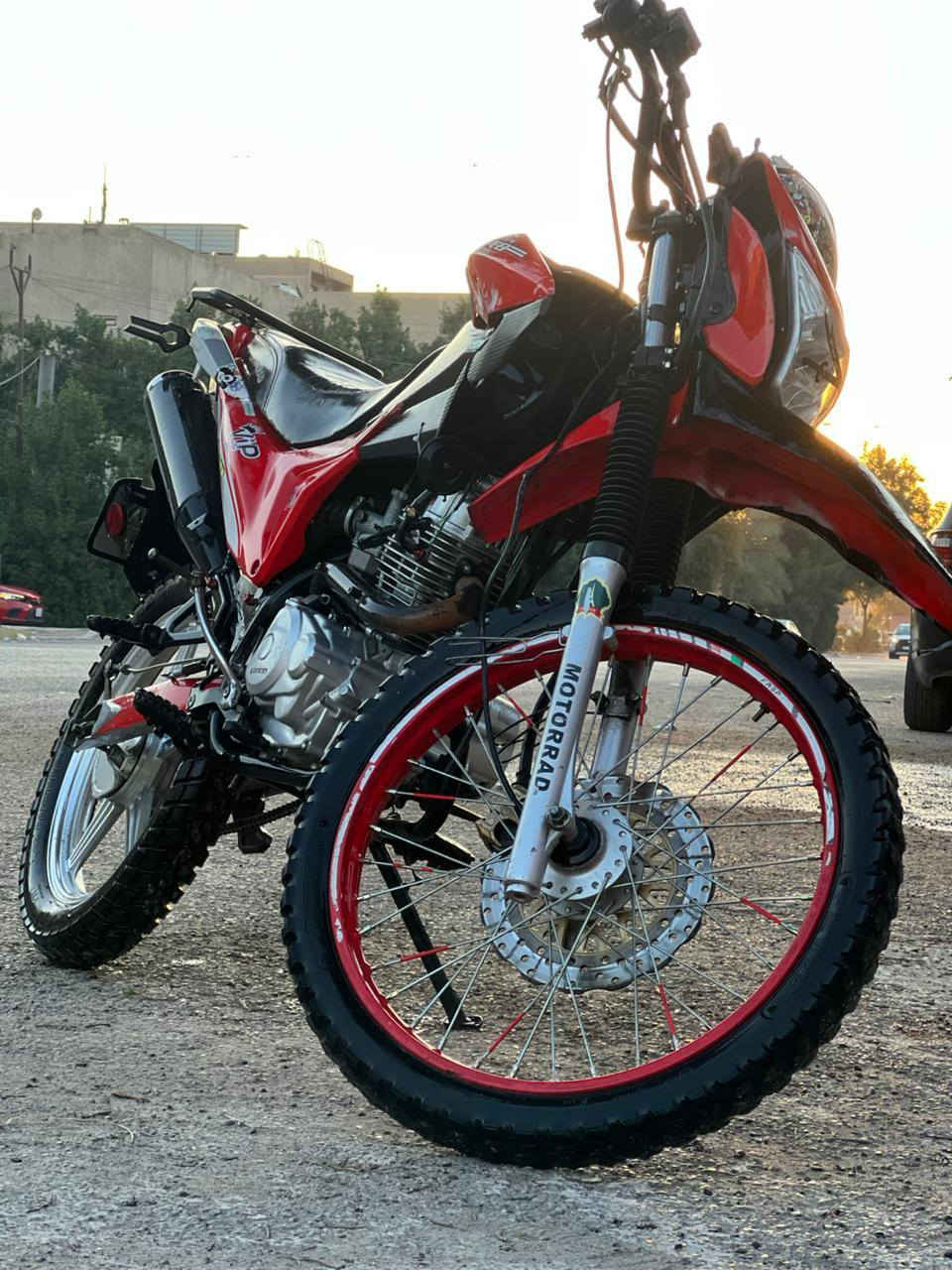 دراجه قفاز لونسن 150ss خير من الله مابيها اي نقص كله شغال
رقم أربيل ماشيه 17,000 السعر 1,600 وبيها مجال لشراي وحك لجيه مكاني بغداد شرطه الخامسه والاتصال ع الرقم ***********
