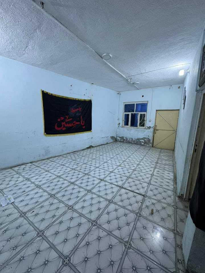بيت الايجار مساحه 200 متر 
العنوان / التقيه الثالثه  قرب مجمع الروان 
الايجار 250 الف شهريآ 
الاستفسار/ اتصال او مراسله 
***********
