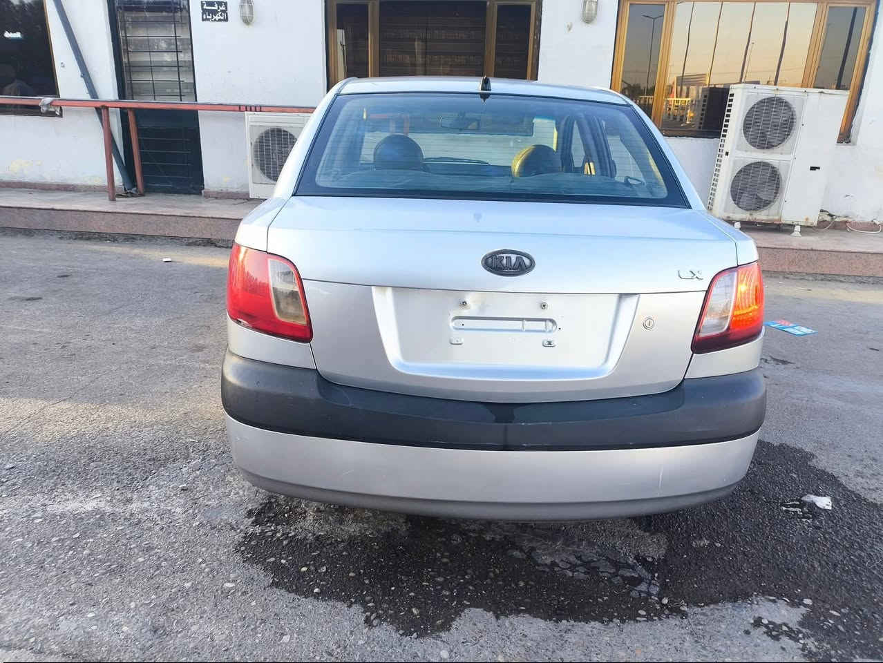السلام عليكم سياره ريو ادوات لل بيع كلشي شغال بيه تبريد ثلج و الى اخره السعر تلمكان بغداد الرقم ***********
